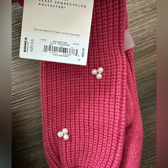 Women’s hat and mittens set - Picture 3 of 3